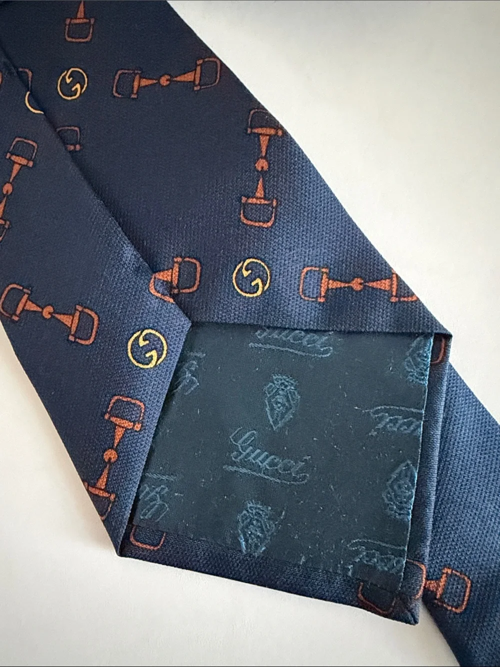 GUCCI Vintage Horsebit & Interlocking GG Logo Silk Tie | Navy & Gold